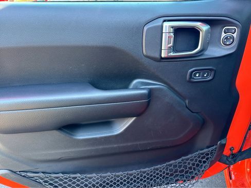 Used 2018 Jeep Wrangler Unlimited Sport S image 12