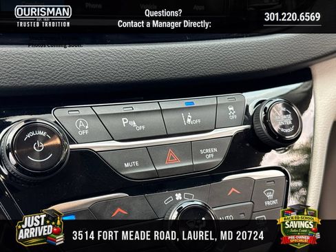 Used 2024 Chrysler Pacifica Touring-L FWD image 27