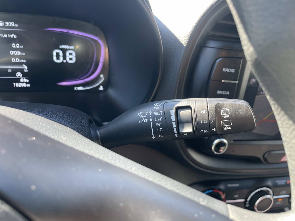 Used 2025 Kia Soul LX FWD image 29