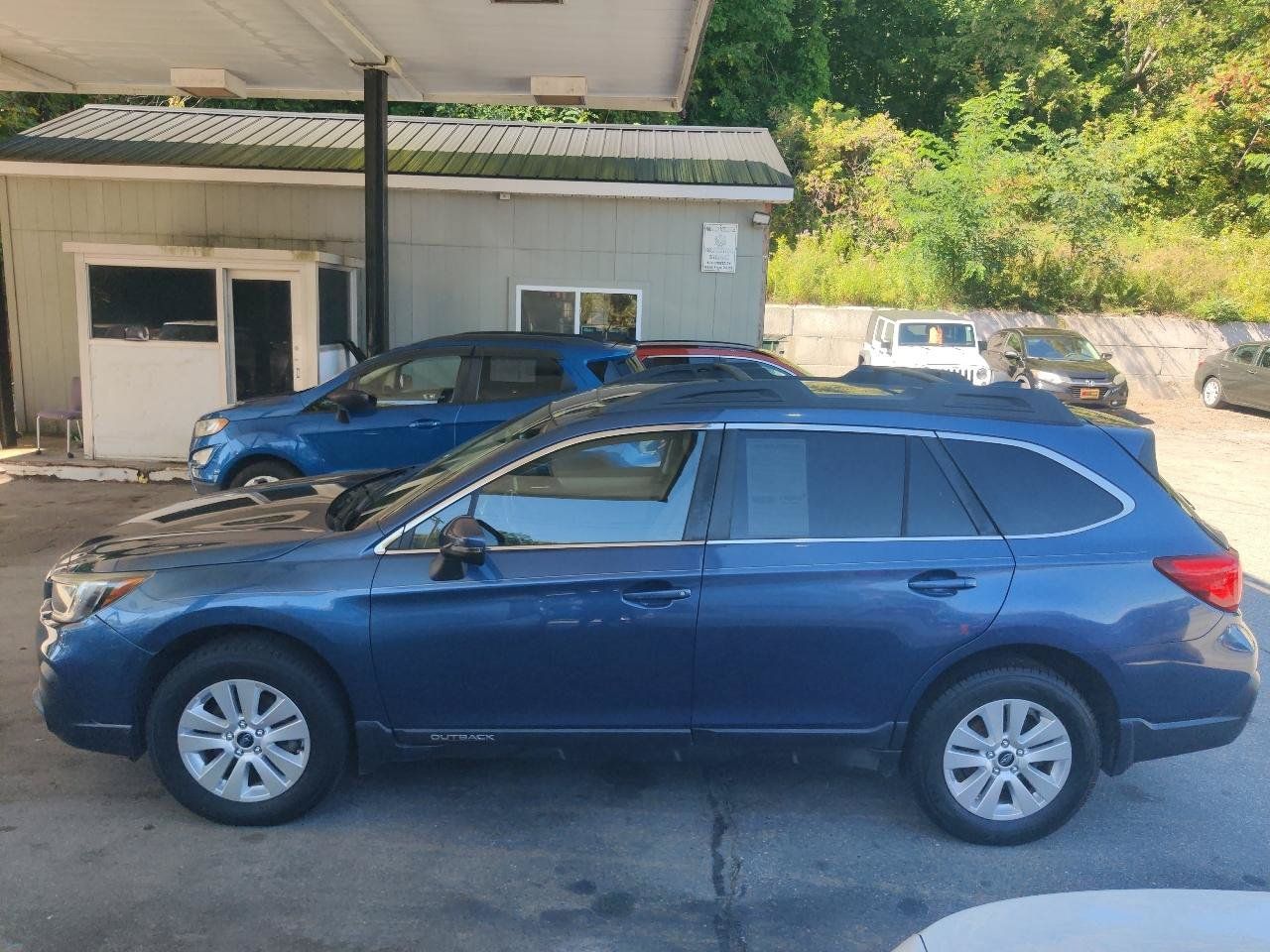 Used 2019 Subaru Outback 2.5i Premium w/ Popular Package #2 AWD/4WD image 3