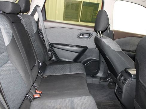 Used 2023 Nissan Rogue SV AWD/4WD image 27