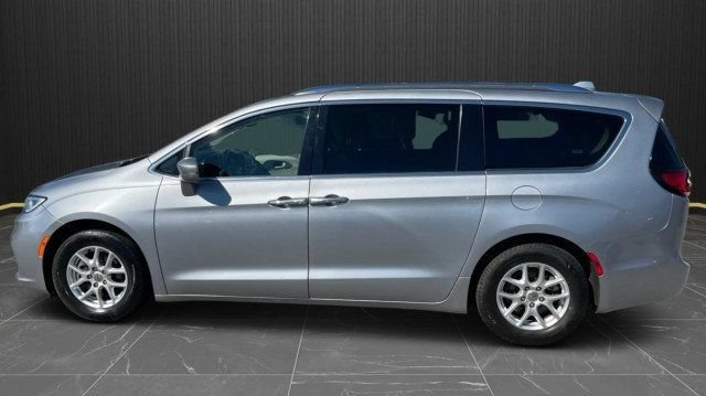 Used 2021 Chrysler Pacifica Touring-L FWD image 5