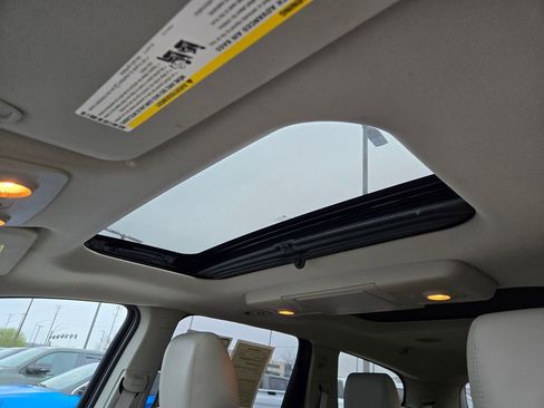 Used 2012 Chevrolet Traverse LT image 27