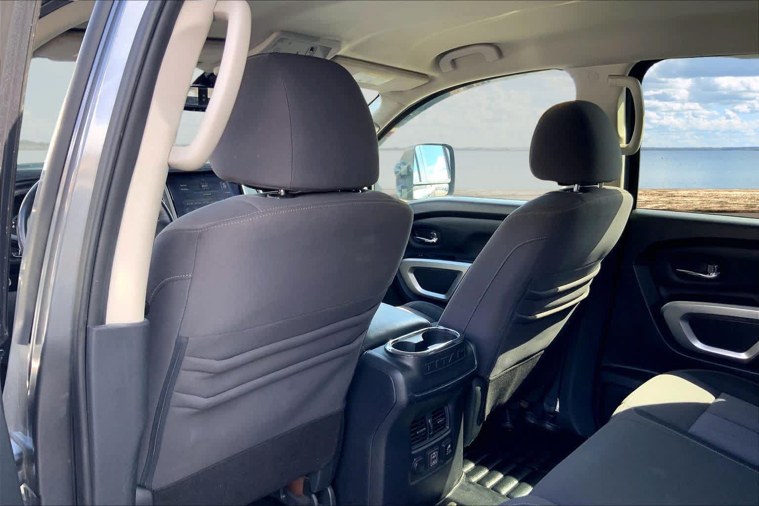 Used 2020 Nissan Titan SV w/ SV Convenience Package RWD image 12