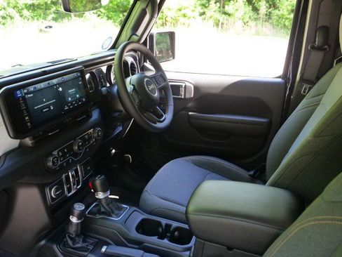 Used 2024 Jeep Wrangler Unlimited Sport w/ Convenience Group AWD/4WD image 38