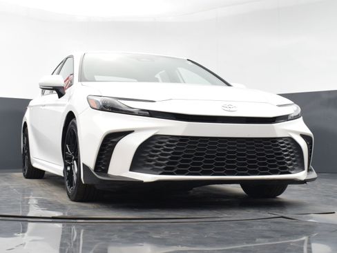 Used 2025 Toyota Camry SE image 29