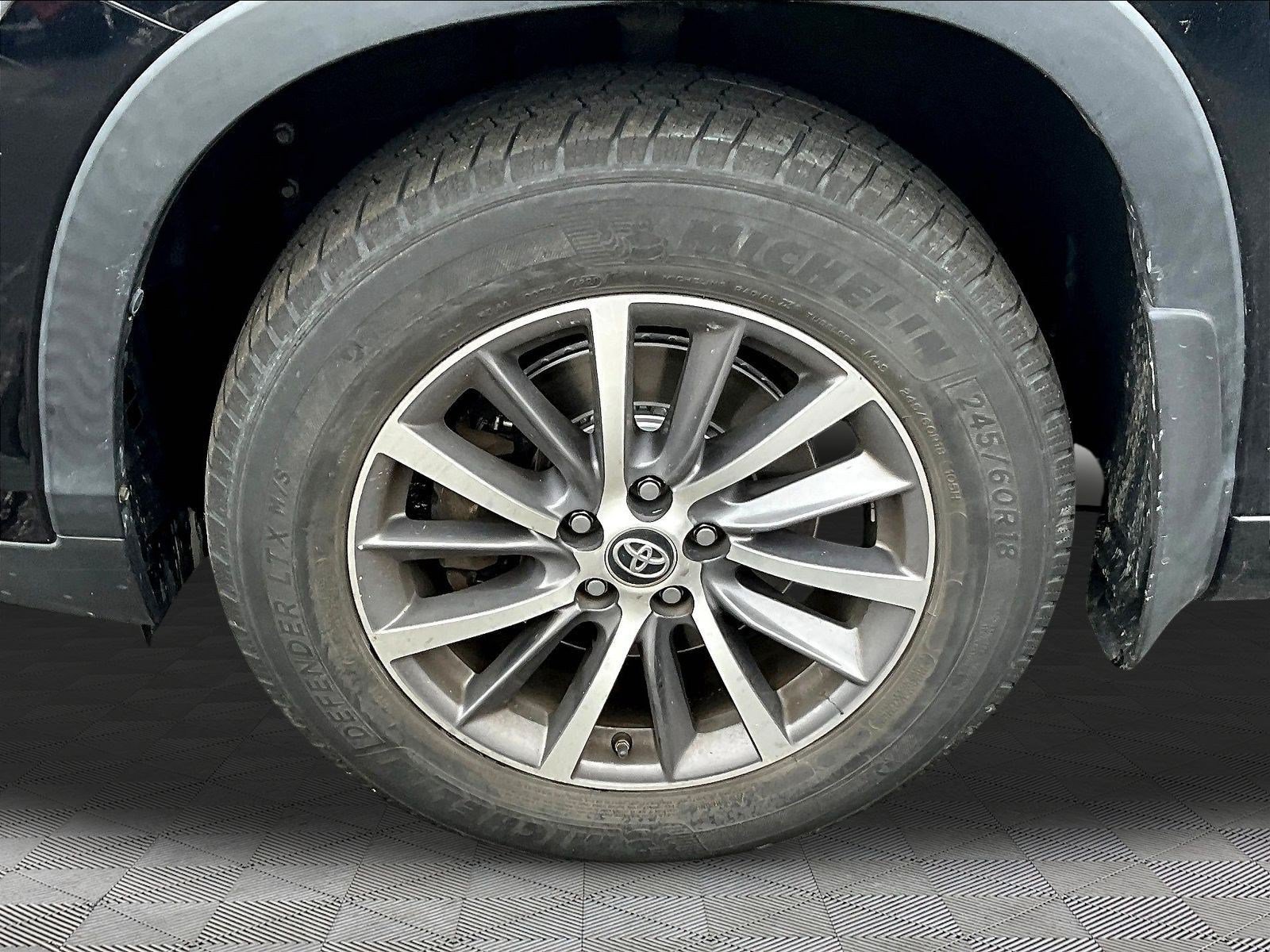 Used 2018 Toyota Highlander XLE AWD/4WD image 35