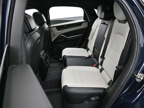Certified 2024 Porsche Cayenne Coupe image 24