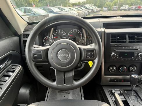 Used 2011 Jeep Liberty Sport AWD/4WD image 27
