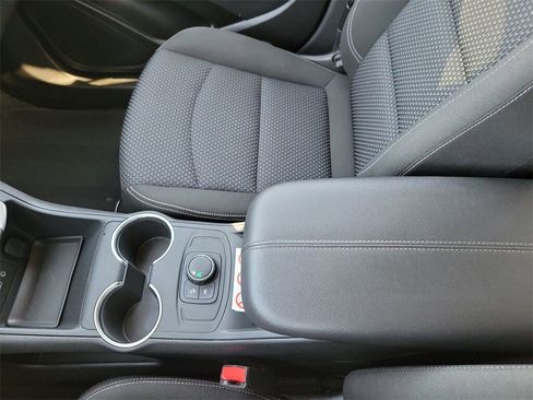 Used 2024 GMC Terrain SLE image 22