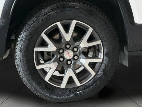 Used 2023 GMC Acadia SLE w/ Driver Convenience Package image 7