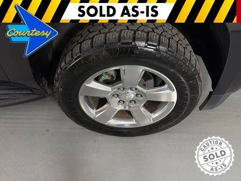 Used 2017 Chevrolet Suburban LT w/ Luxury Package RWD image 10