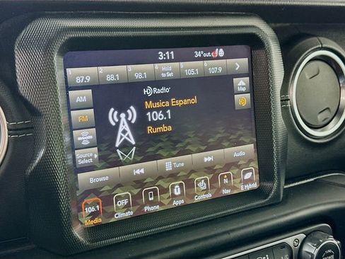 Used 2022 Jeep Wrangler Unlimited Sahara w/ Cold Weather Group image 16