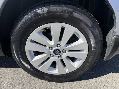 Used 2019 Subaru Outback 2.5i Premium image 11