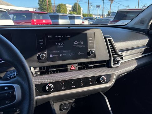 Used 2025 Kia Sportage LX AWD/4WD image 16