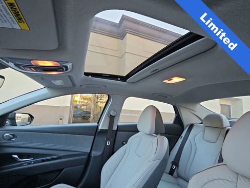 Used 2025 Hyundai Elantra Limited image 29