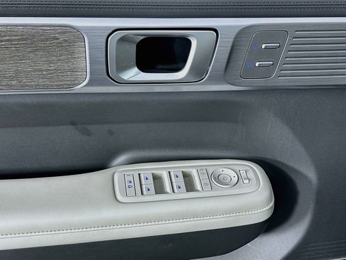 Used 2025 Hyundai Santa Fe Limited FWD image 15