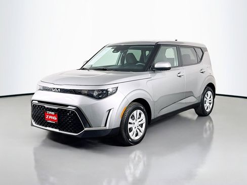 Used 2023 Kia Soul LX FWD image 1