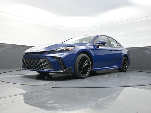 Used 2025 Toyota Camry SE image 41