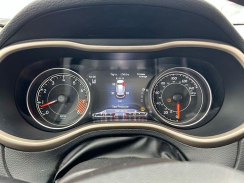 Used 2015 Jeep Cherokee Limited w/ Luxury Group image 22