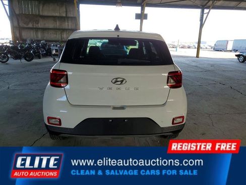 Used 2021 Hyundai Venue SE image 12