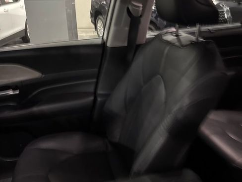 Used 2024 Toyota Grand Highlander Platinum image 5