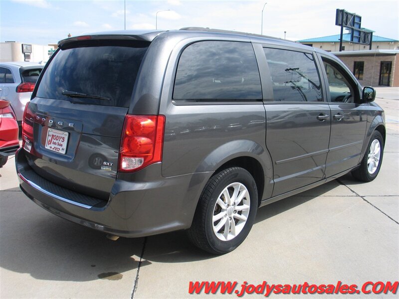 Used 2016 Dodge Grand Caravan SXT w/ Rear Park Assist Package FWD image 34