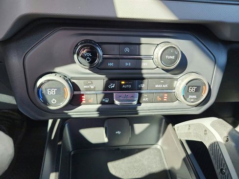 Used 2024 Ford Bronco Big Bend image 18