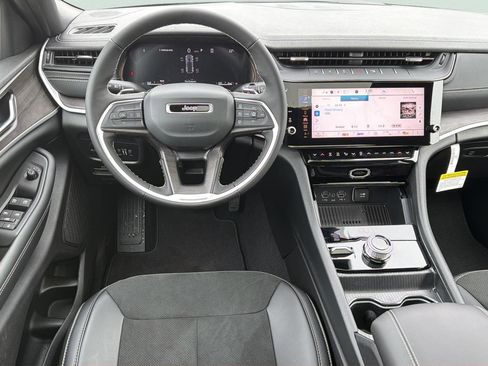 New 2026 Jeep Grand Cherokee Laredo image 17