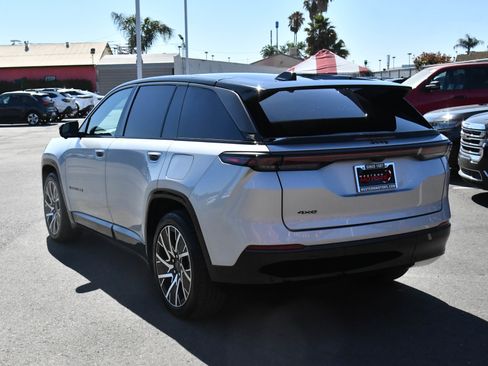 Used 2025 Jeep Wagoneer S Limited AWD/4WD image 6