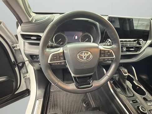 Used 2022 Toyota Highlander Platinum AWD/4WD image 11