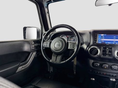 Used 2012 Jeep Wrangler Unlimited Sahara w/ Connectivity Group AWD/4WD image 22