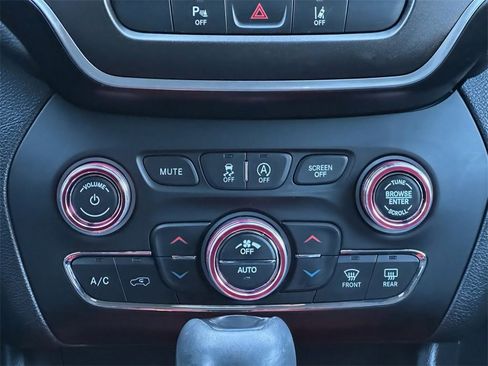 Certified 2021 Jeep Cherokee Trailhawk w/ Sun, Sound & Nav Group image 19