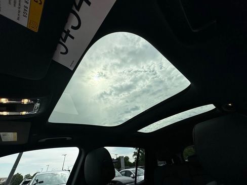 Used 2024 Mercedes-Benz EQB 300 4MATIC image 21