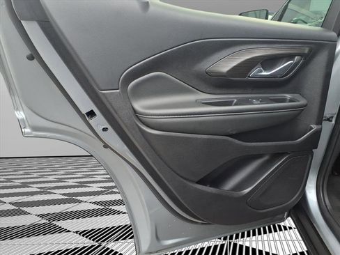 Used 2024 GMC Terrain SLE image 28