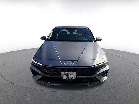 Used 2025 Hyundai Elantra Limited image 4