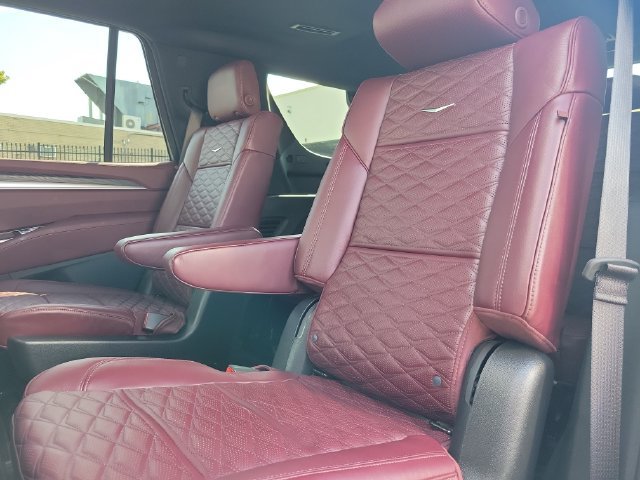 Used 2026 Cadillac Escalade Luxury w/ LPO, Radiant Package AWD/4WD image 28
