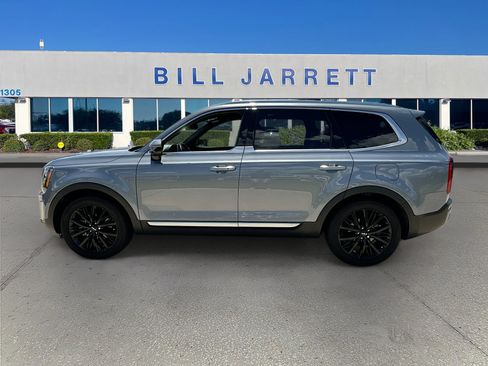 Used 2022 Kia Telluride SX w/ Towing Package FWD image 4