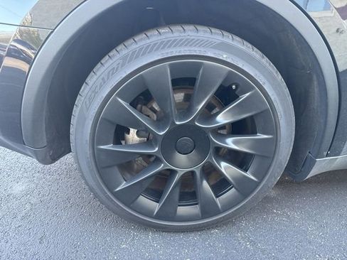 Used 2023 Tesla Model Y Long Range AWD/4WD image 18