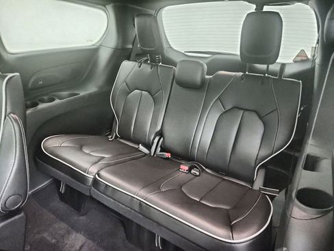 New 2026 Chrysler Pacifica Limited image 33