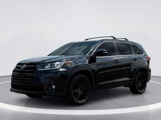 Used 2018 Toyota Highlander SE FWD video 2
