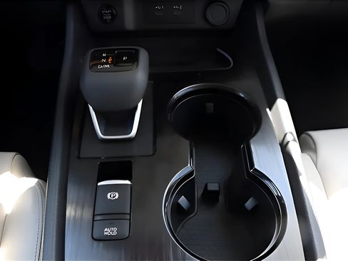 Used 2024 Nissan Rogue SL FWD image 8