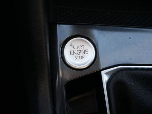 Used 2022 Volkswagen Tiguan SE image 29