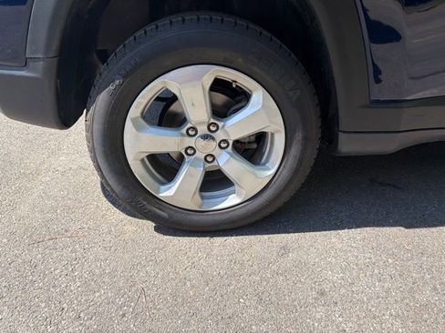 Used 2018 Jeep Compass Latitude w/ Cold Weather Group AWD/4WD image 37