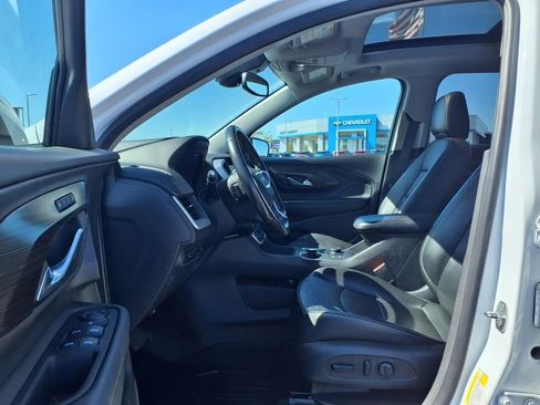 Used 2022 GMC Terrain SLT w/ Tech Package FWD image 25