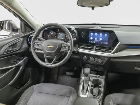 Used 2025 Chevrolet Trax LS FWD image 29