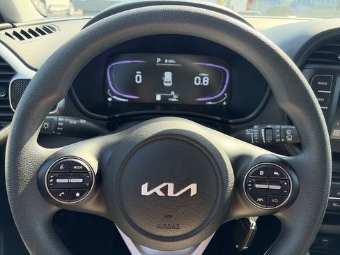 Used 2025 Kia Soul LX FWD image 14