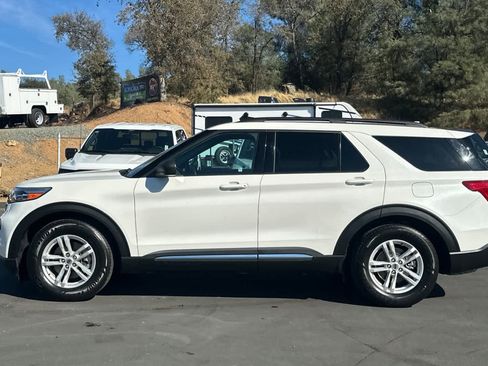 Used 2022 Ford Explorer XLT image 7