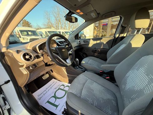 Used 2018 Chevrolet Sonic LT image 5