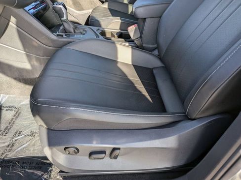 Certified 2023 Volkswagen Tiguan SE FWD image 16